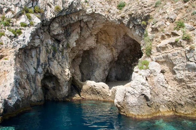 Naxos: Taormina Boat Tour with Snorkeling and Prosecco - Explore the Coast of Taormina with a Scenic Boat Ride