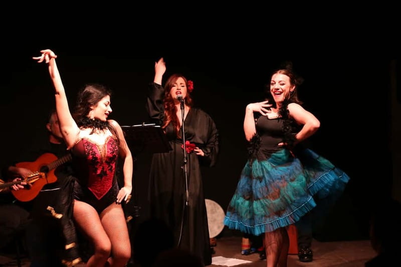 neapolitan show with traditional music, dance and tasting! - Who Will Enjoy This Experience Most