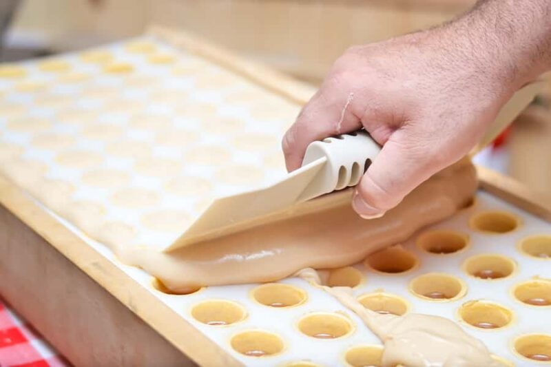 Near Tadoussac: Guided sugar shack tour & product tasting - Logistics and Accessibility