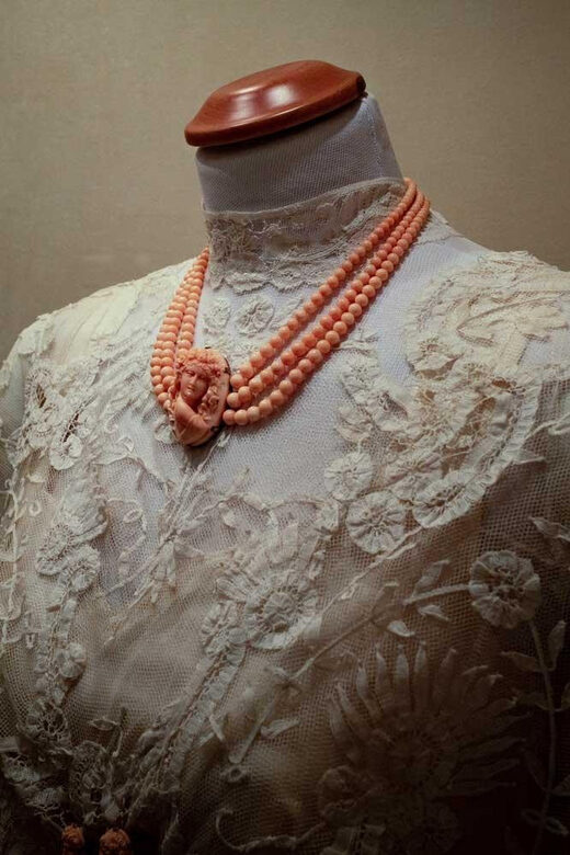 Nepales: Discover the Rich Heritage of Ascione Museum - What You’ll See: Jewels, Cameos, and Authentic Documentation