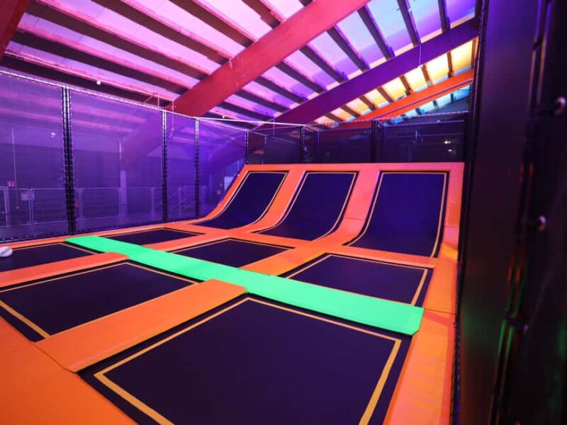 Netphen: 1.5-hour trampoline arena ticket - Accessibility and Age Restrictions