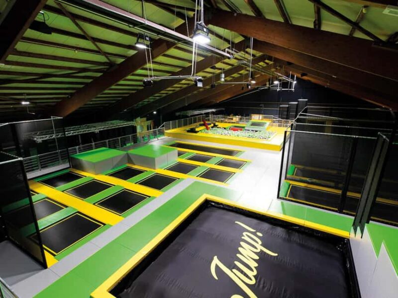 Netphen: 1.5-hour trampoline arena ticket - The Experience During Neon Night Events