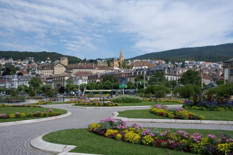 Neuchâtel: Express Walk with a Local in 60 minutes - Personalised Tips on Local Cuisine and Nightlife