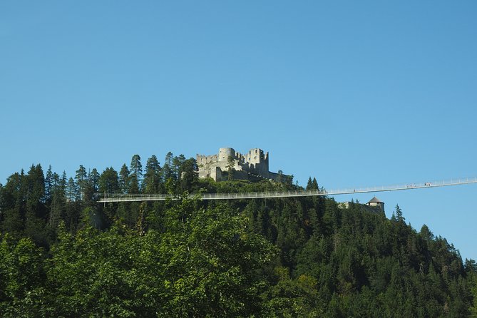 Neuschwanstein and Hohenschwangau plus Oberammergau Private Tour - Review of Guides and Customer Satisfaction