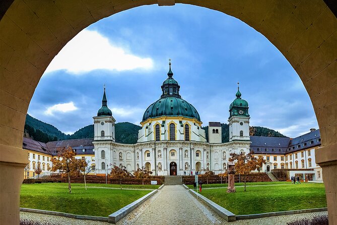 Neuschwanstein Castle, Ettal Abbey and Oberammergau Private Tour from Munich - Guided Commentary: Knowledgeable Guides and Personal Service