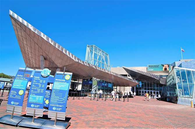 New England Aquarium Admission Ticket in Boston - Highlights: Iconic Tanks, Penguins, and Marine Encounters