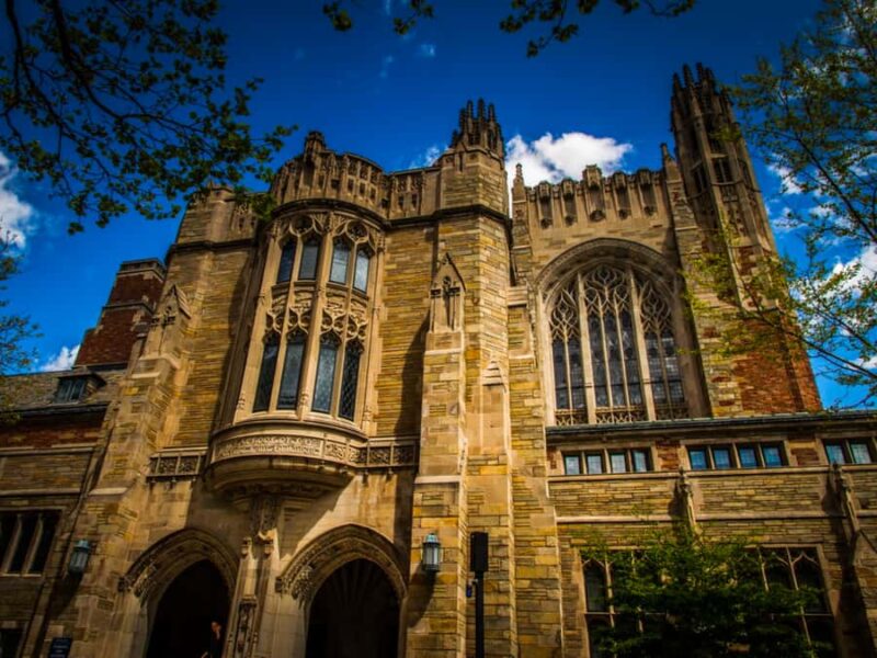 New Haven: Yale University Student-Led Campus Tour - Engaging Stories and Personal Anecdotes from Student Guides