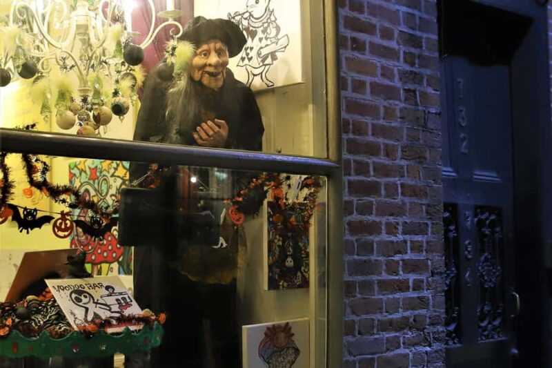 New Orleans: 1.5-Hour Voodoo History Evening Tour - The Guides and Their Storytelling