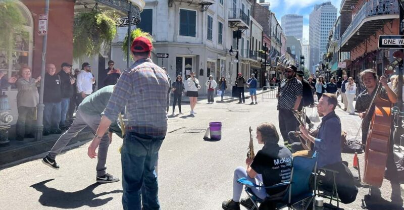 New Orleans: 45 Minutes in the French Quarter - Haunted Houses and Museums