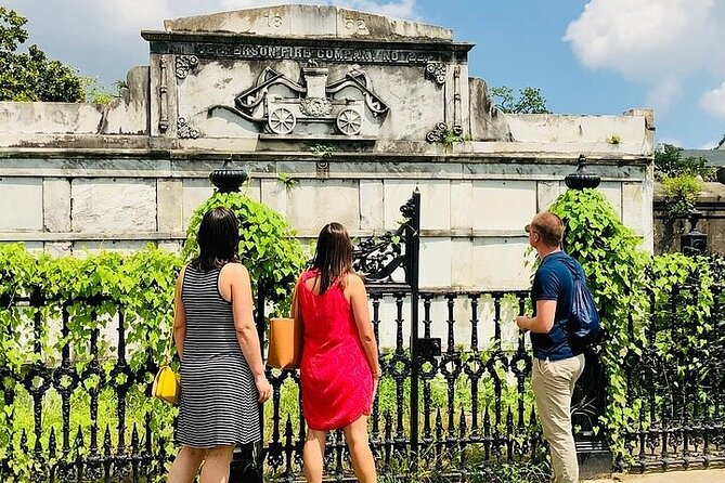 New Orleans City and Cemetery Tour with Garden District Stroll - Exploring the French Quarters Enchanting Streets