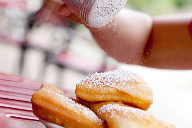 New Orleans City and Cemetery Tour with Garden District Stroll - Learning about Voodoo and Pirates at Bayou St. John