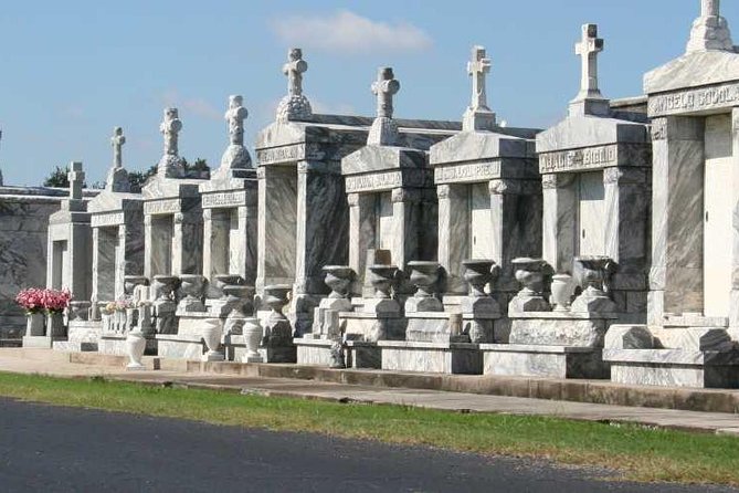 New Orleans City/Cemetery and Swamp Full-Day Tour - Exploring New Orleans French Quarter and Cemetery No. 3