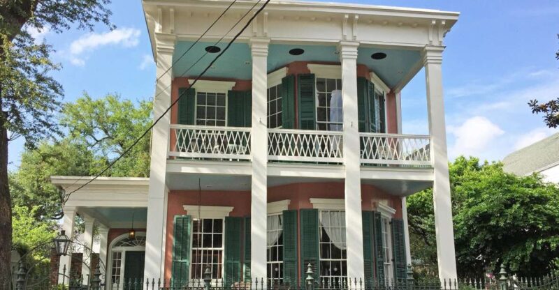 New Orleans: City & Cemetery Tour by Air-Conditioned Minibus - Overview of the New Orleans City & Cemetery Tour