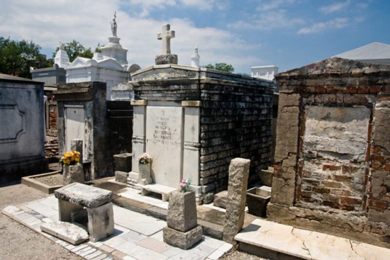 New Orleans: City & Cemetery Tour by Air-Conditioned Minibus - Exploring the French Quarter and Surroundings