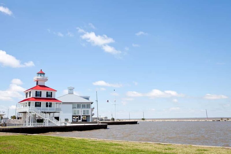 New Orleans: City & Cemetery Tour + Garden District Stroll - Guided Walk Through the Garden District