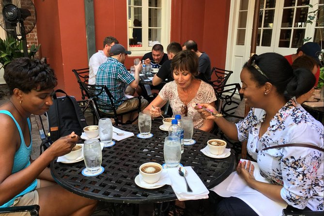 New Orleans Food Walking Tour of the French Quarter with Small-Group Option - Pacing and Walking Experience