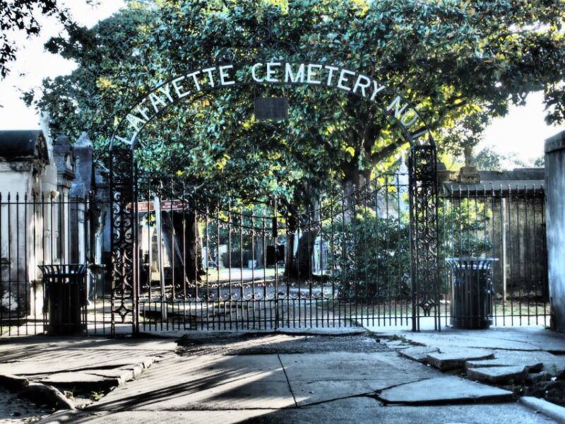 New Orleans: Garden District Tour - Lafayette Cemetery #1: History and Local Burial Customs
