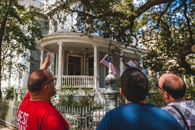 New Orleans Garden District Walking Tour - Lafayette Cemetery and Its Unique Burial Methods