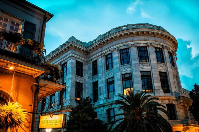 New Orleans: Ghosts & Spirits Interactive Walking Tour - The Guide’s Storytelling Style and Atmosphere