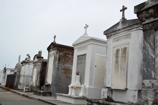 New Orleans Haunted Cemetery Tour and Ghost Hunt - The Role of Guides: Knowledgeable and Entertaining Storytellers