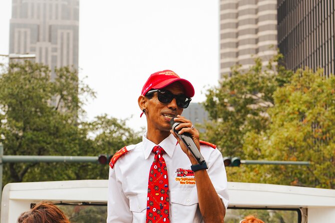 New Orleans Hop-On Hop-Off and Garden District Walking Tour - Uptown and Magazine Street: Shopping and Scenic Streets