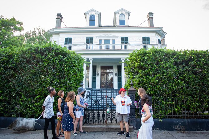 New Orleans Hop-On Hop-Off and Garden District Walking Tour - Downtown Highlights and Arts Scene