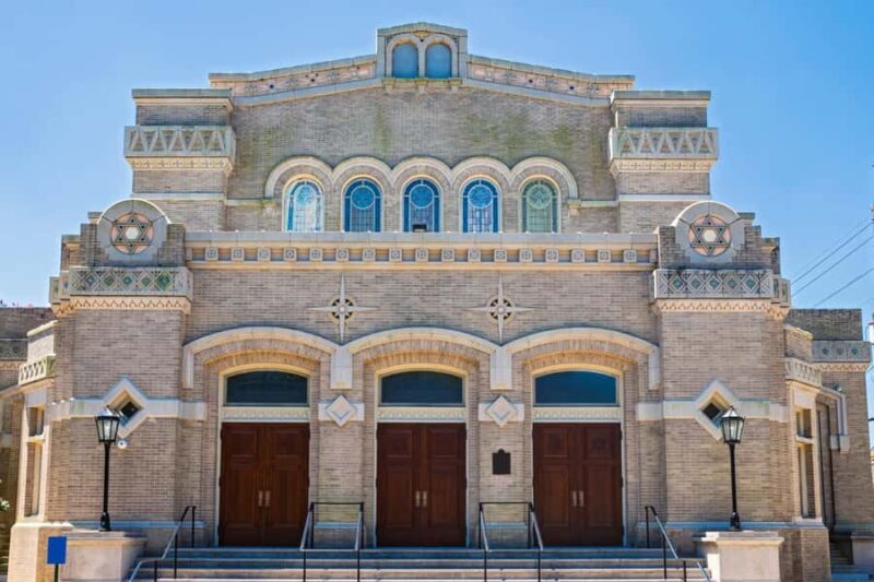 New Orleans Jewish History Private Guided Walking Tour - Admiring Historic Architecture and Resilience Symbols
