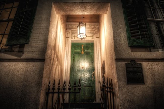 New Orleans Killers and Thrillers Tour - Highlights: Haunted Locations, Ghost Stories, and Paranormal Bar Visits