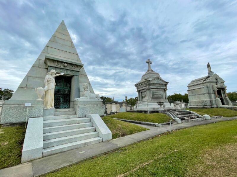 New Orleans: Millionaires Tombs of Metairie Cemetery Tour - Walking Through Almost 1,000 Trees in Metairie Cemetery