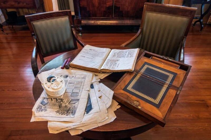 New Orleans: Oak Alley Plantation Tour with Hotel Transfers - Additional Amenities: Souvenir Shopping and Dining Options