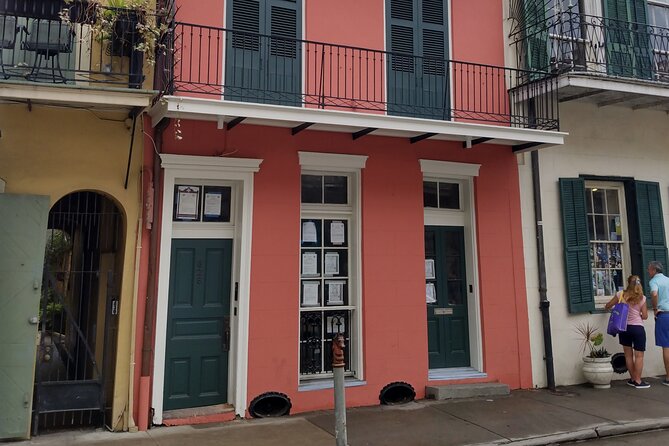 New Orleans Original True Crime Pub Crawl - Guide Expertise and Guest Experience