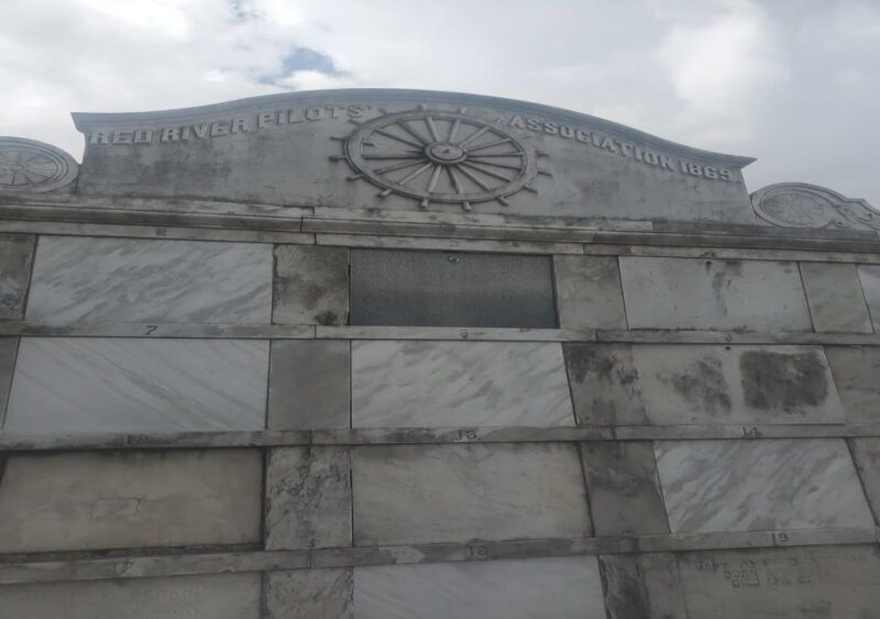 New Orleans: Secrets and Societies Cemetery Experience - Knowledgeable Guides and Personal Stories