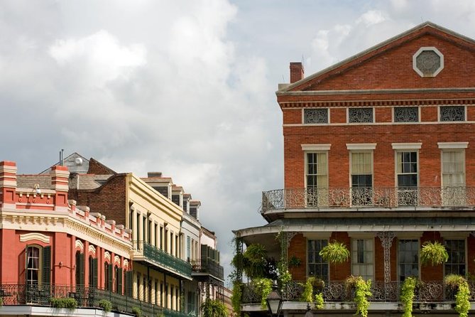 New Orleans Small-Group City and Cemetery Tour with Hotel Pickup - Visiting the Historic St. Louis Cemetery No 3
