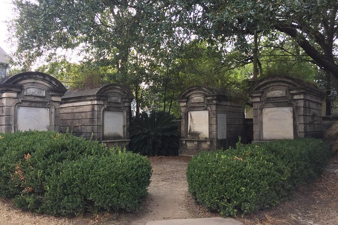 New Orleans Small-Group Garden District Walking Tour - Lafayette Cemetery No. 1: A Cemetery with Cinema and Stories