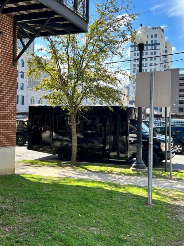 New Orleans: V.I.P Party Bus Experience Tour - Pacing, Timing, and Group Size Considerations
