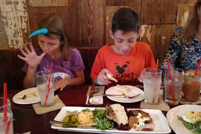 New Orleans Weekend Garden District Food & History Tour - Pacing and Accessibility of the Tour