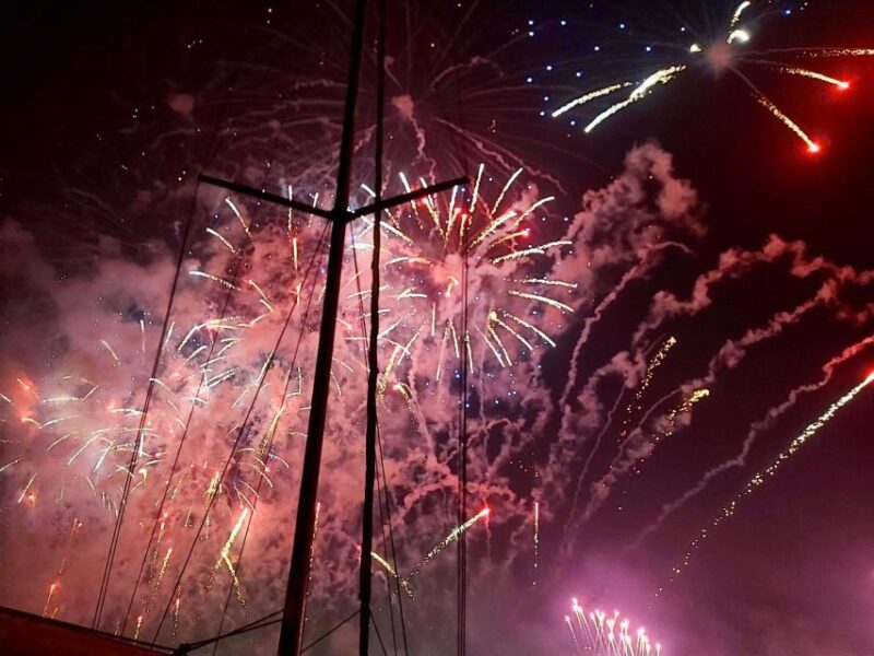 New Year's Eve Fireworks Sail with Sparkling Wine - The Intimate Atmosphere of the Sail