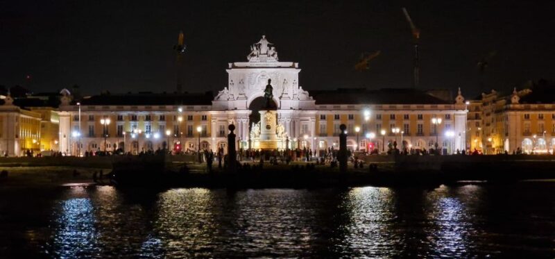 New Year's Eve Fireworks Sail with Sparkling Wine - What to Expect During the Midnight Spectacle