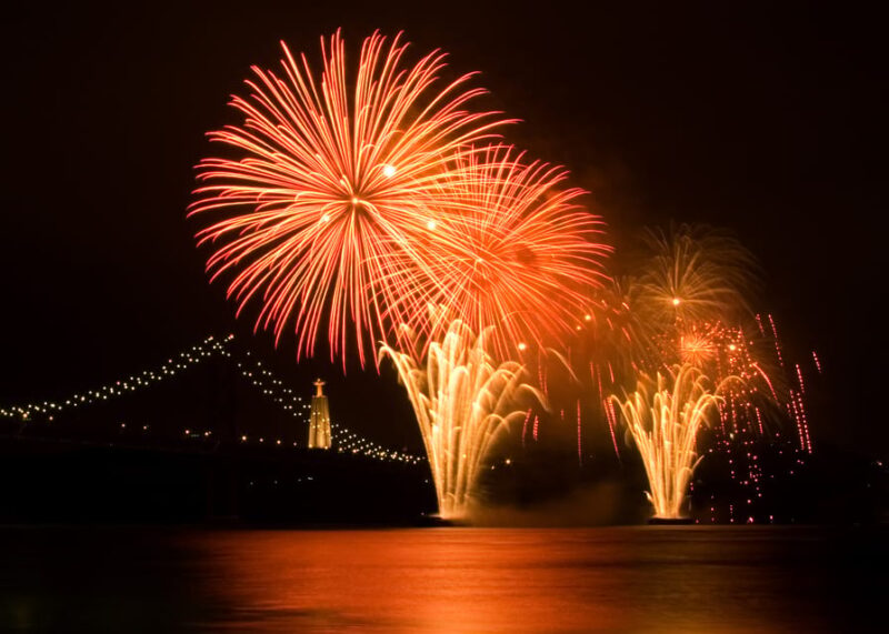 New Years Eve Luxury Boat  DJ, Buffet & Open Bar - How the Luxury Boat Ensures Comfort in All Weather Conditions