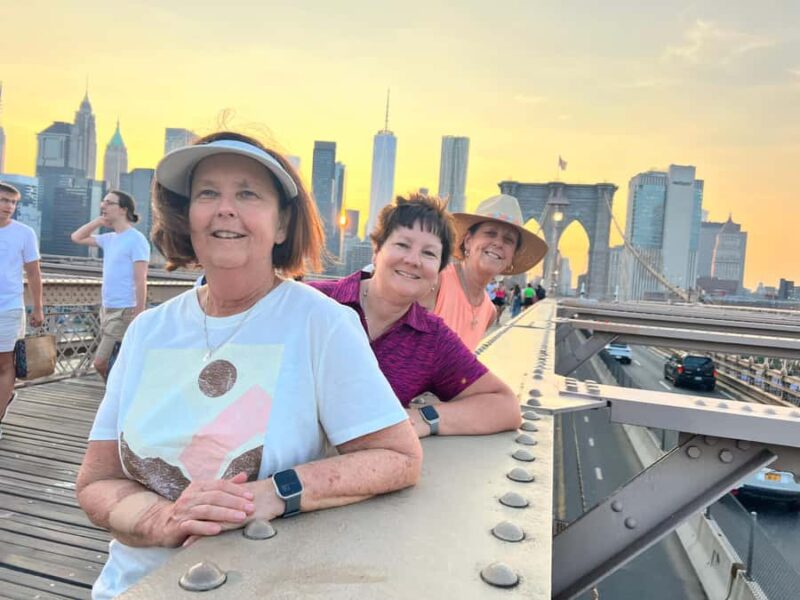 New York: Brooklyn Bridge and DUMBO Guided Walking Tour - Walking Through Historic Brooklyn Heights