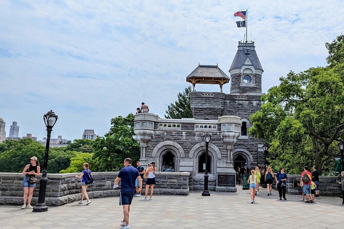 New York Central Park Scavenger Hunt Walking Tour and Game - Key Points