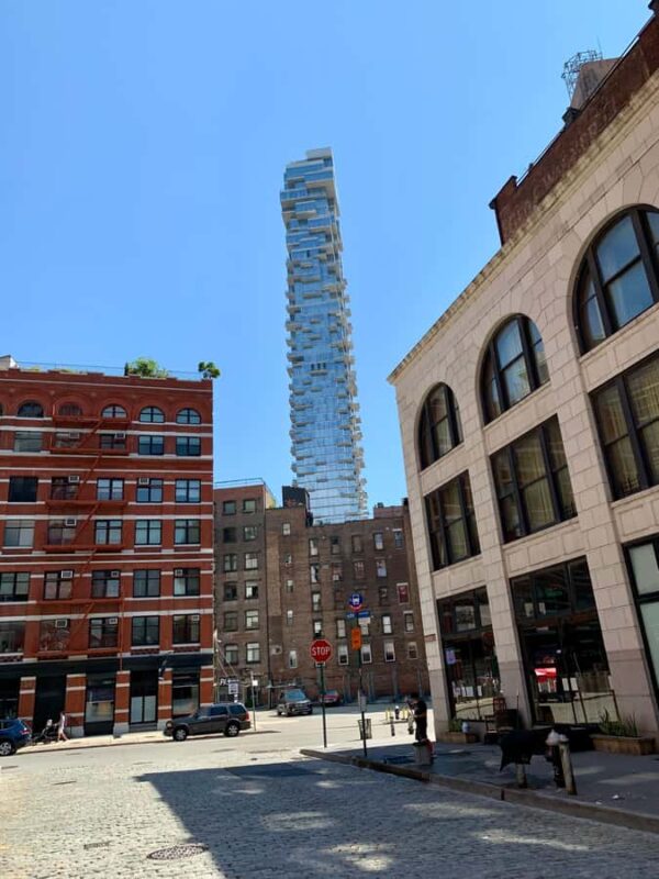 New York: Cinematic Art Walk in TriBeCa - Exploring Picturesque Streets and Private Bridges