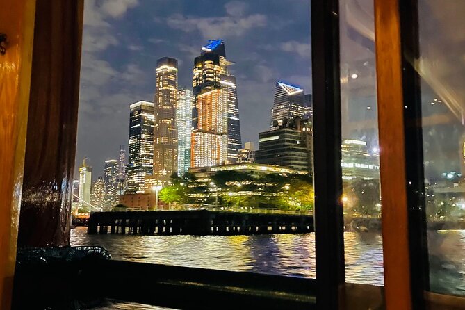 New York City Bright Lights Skyline Cruise on Yacht - Beverage Options and Onboard Service