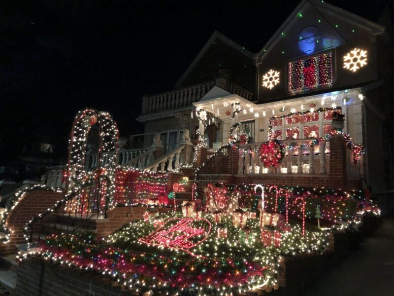 New York City: Dyker Heights Christmas Lights Tour - Key Points