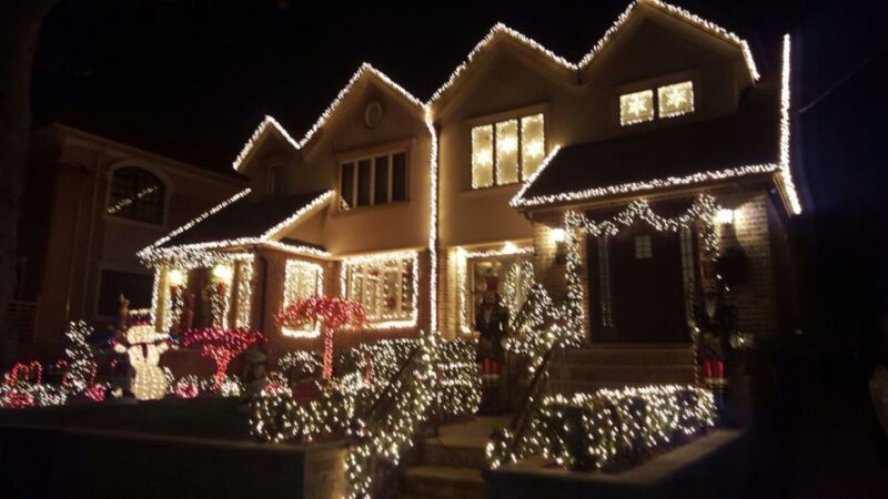 New York City: Dyker Heights Christmas Lights Tour - Highlighting the Best Houses and Decorations