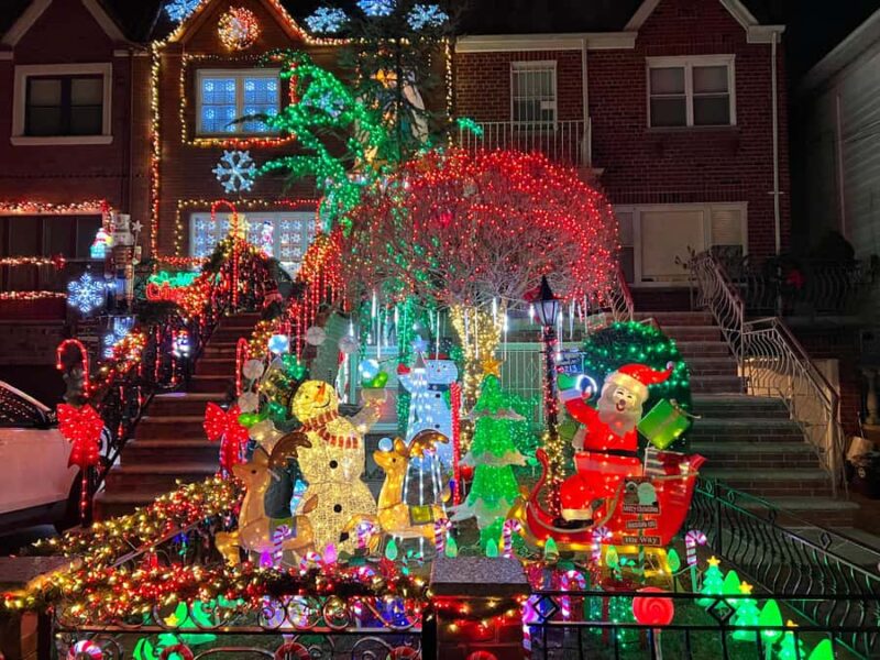 New York City: Dyker Heights Christmas Walking Tour - Discover the Brightest Christmas Lights of Dyker Heights and Iconic NYC Holiday Scenes