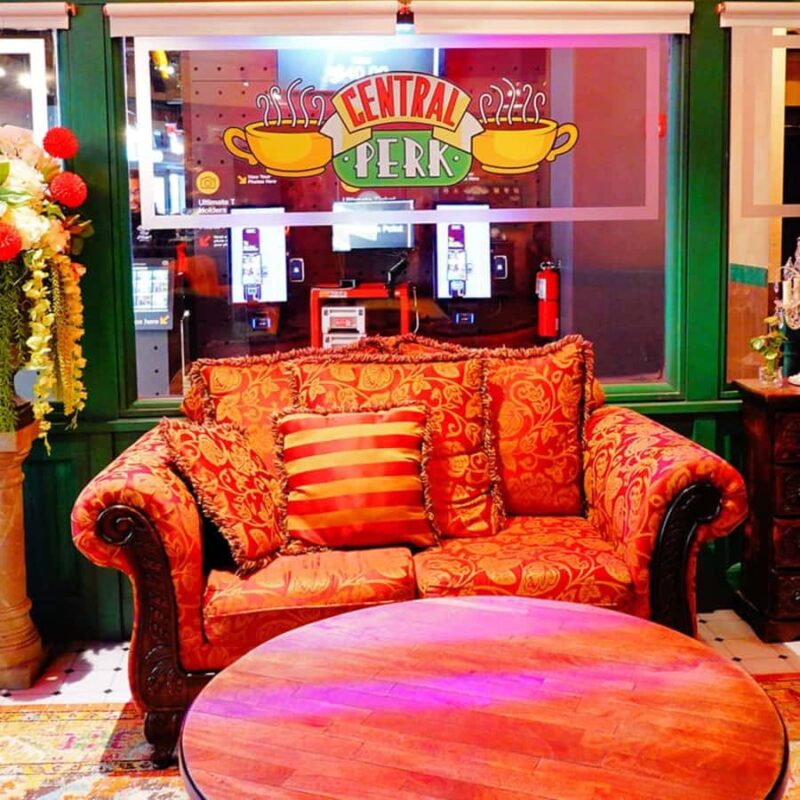 New York City: Friends TV Show Iconic Filming Locations Tour - Explore the Heart of Manhattan with the Friends TV Show Filming Tour