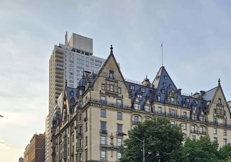 New York City: Gossip Girl Private Tour in Manhattan - Exclusive Access to Hidden Filming Spots