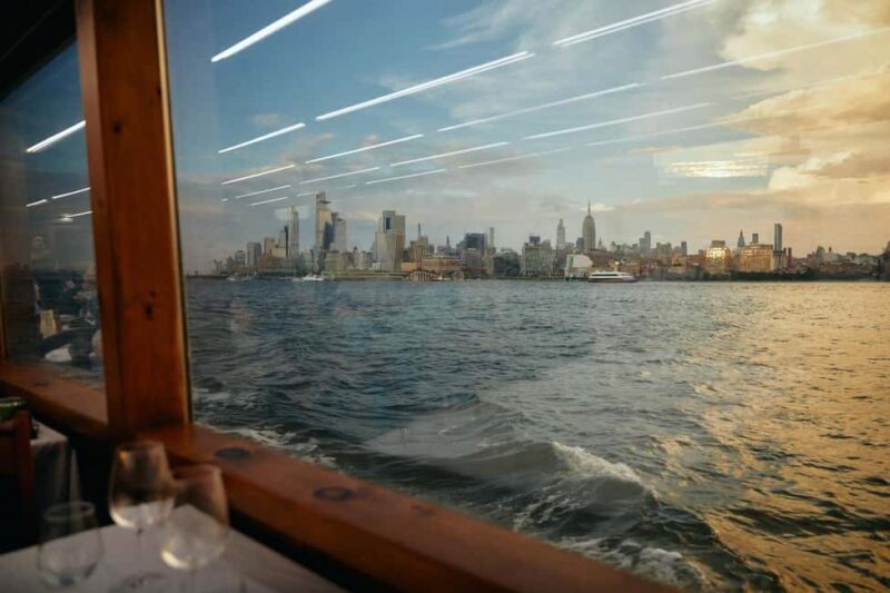 New York City: Gourmet Dinner Cruise with Live Music - Live Music from New Yorks Best Talent