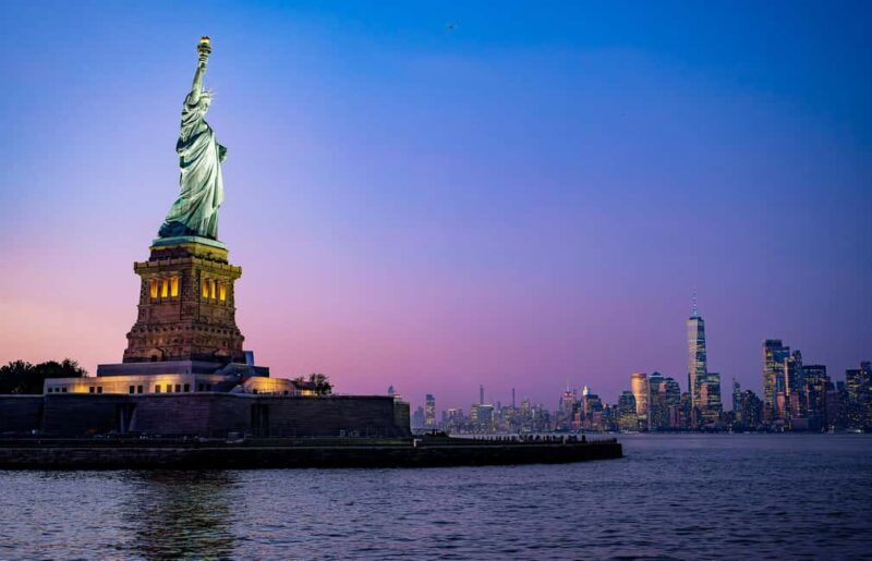 New York City: Gourmet Dinner Cruise with Live Music - Upgrading to the VIP Experience